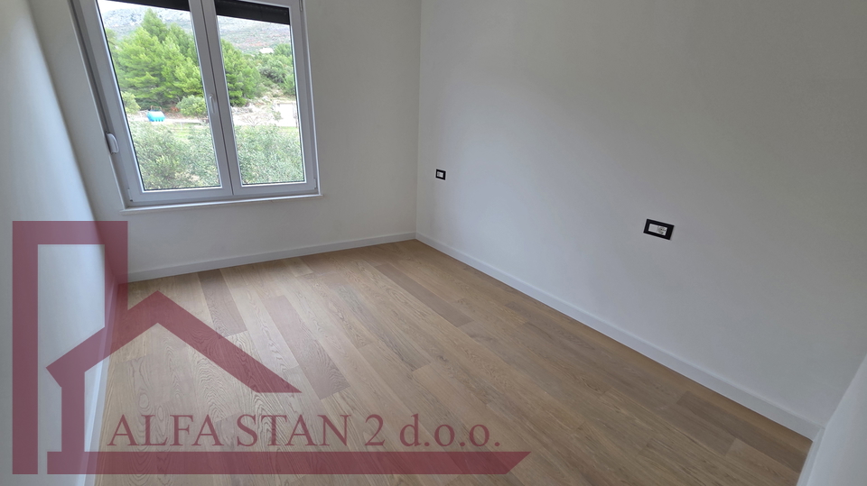 Podstrana&comma; Grljevac&comma; Apartment 3 rooms &plus; dining room &plus; terrace &plus; storage &plus; 2 garage parking spaces