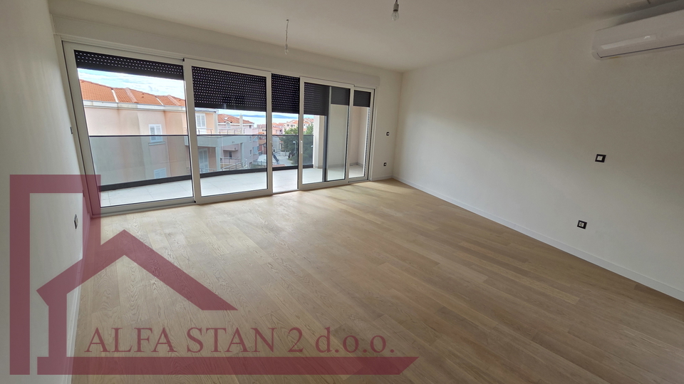 Podstrana&comma; Grljevac&comma; Apartment 3 rooms &plus; dining room &plus; terrace &plus; storage &plus; 2 garage parking spaces