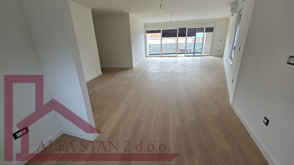 Podstrana&comma; Grljevac&comma; Apartment 3 rooms &plus; dining room &plus; terrace &plus; storage &plus; 2 garage parking spaces