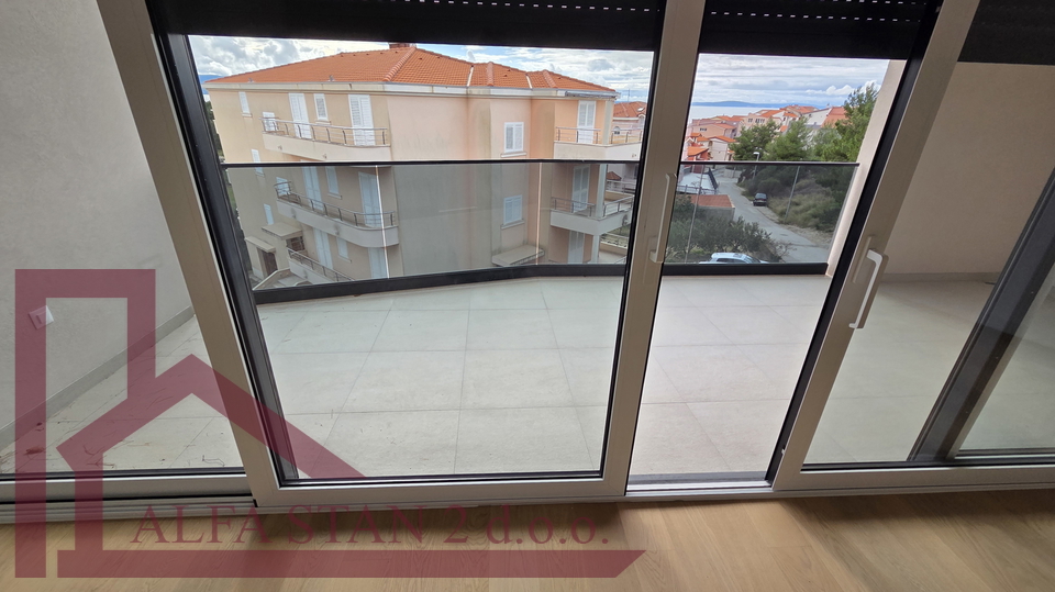 Podstrana&comma; Grljevac&comma; Apartment 3 rooms &plus; dining room &plus; terrace &plus; storage &plus; 2 garage parking spaces