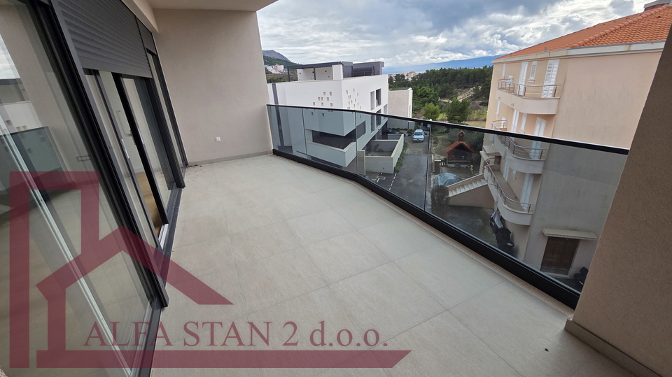 Podstrana&comma; Grljevac&comma; Apartment 3 rooms &plus; dining room &plus; terrace &plus; storage &plus; 2 garage parking spaces