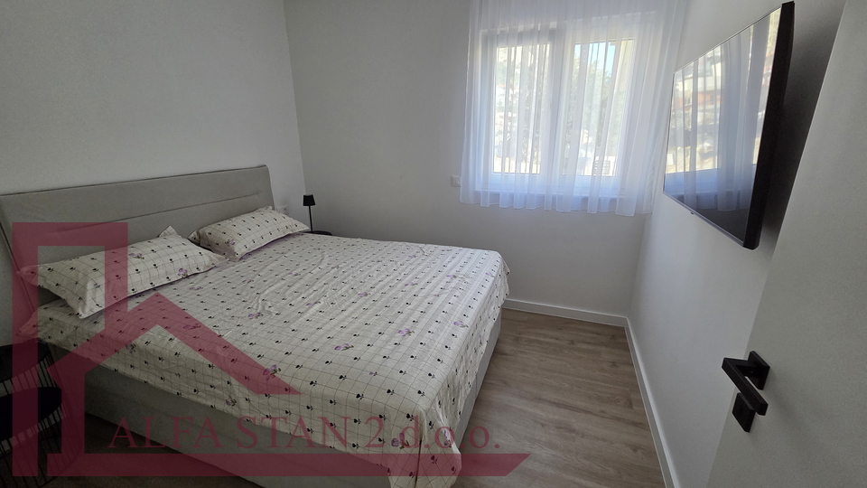 MAKARSKA&comma; PRIMO INSEDIAMENTO&comma; appartamento bilocale per affitto a lungo termine 900&euro;