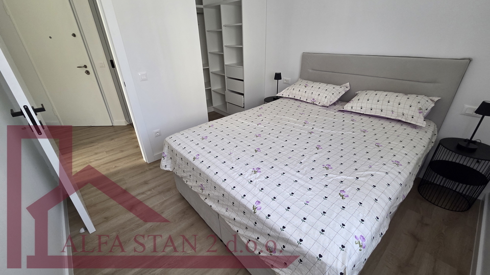 MAKARSKA&comma; PRIMO INSEDIAMENTO&comma; appartamento bilocale per affitto a lungo termine 900&euro;