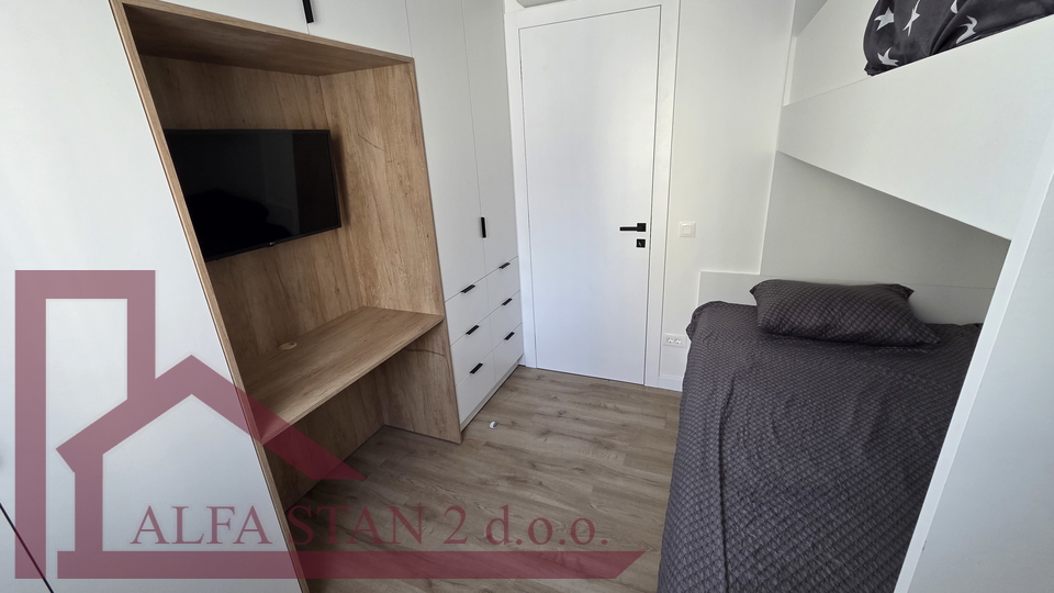 MAKARSKA&comma; PRIMO INSEDIAMENTO&comma; appartamento bilocale per affitto a lungo termine 900&euro;