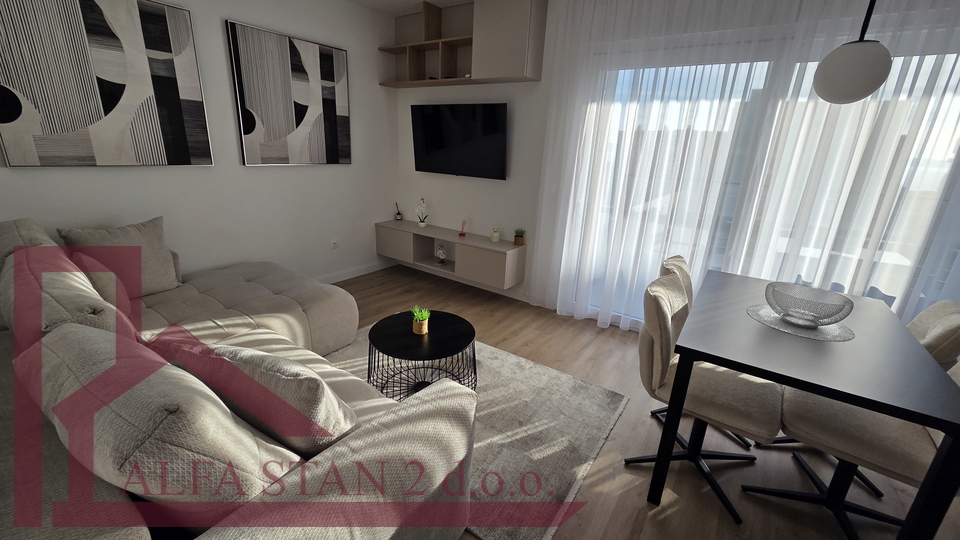 MAKARSKA&comma; PRIMO INSEDIAMENTO&comma; appartamento bilocale per affitto a lungo termine 900&euro;