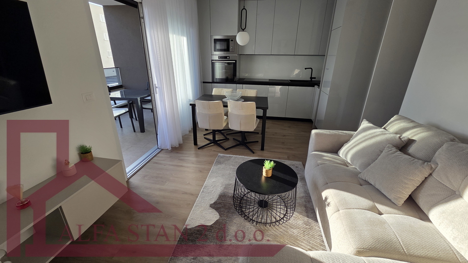 MAKARSKA&comma; PRIMO INSEDIAMENTO&comma; appartamento bilocale per affitto a lungo termine 900&euro;