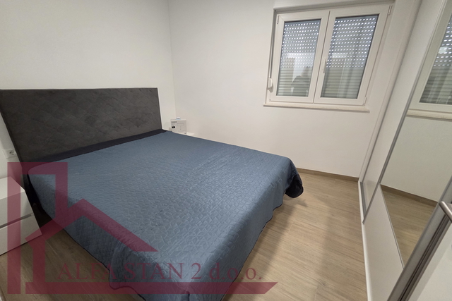 Podstrana, Strožanac, jednosobni stan sa vrtom za dugoročni najam, PRVO USELJENJE!!!