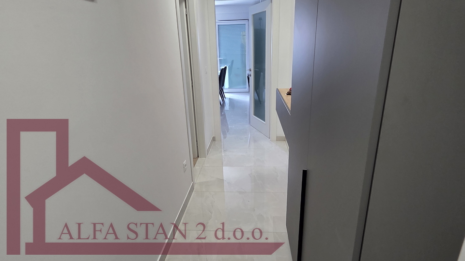 Podstrana&comma; Stro&zcaron;anac&comma; jednosobni stan za dugoro&ccaron;ni najam