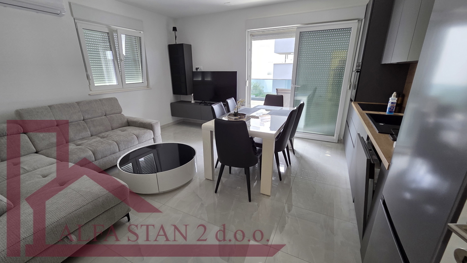 Podstrana&comma; Stro&zcaron;anac&comma; jednosobni stan za dugoro&ccaron;ni najam