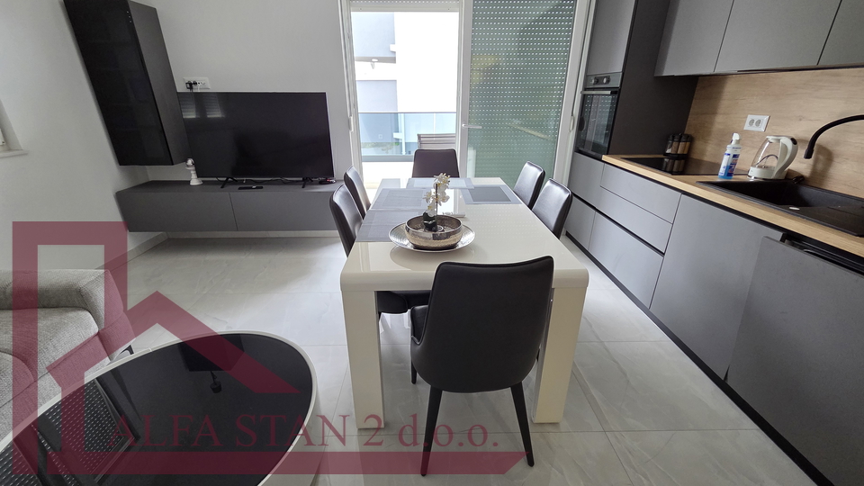 Podstrana&comma; Stro&zcaron;anac&comma; jednosobni stan za dugoro&ccaron;ni najam