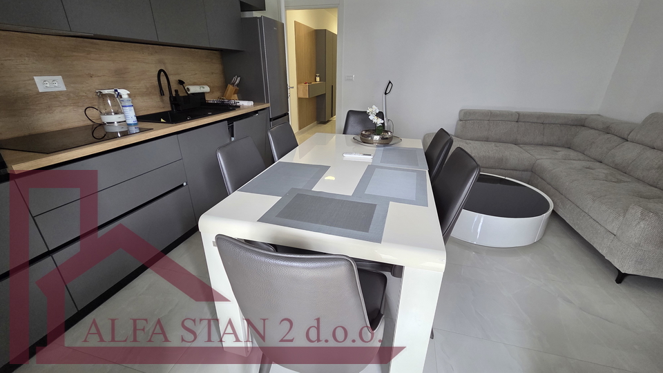 Podstrana&comma; Stro&zcaron;anac&comma; jednosobni stan za dugoro&ccaron;ni najam