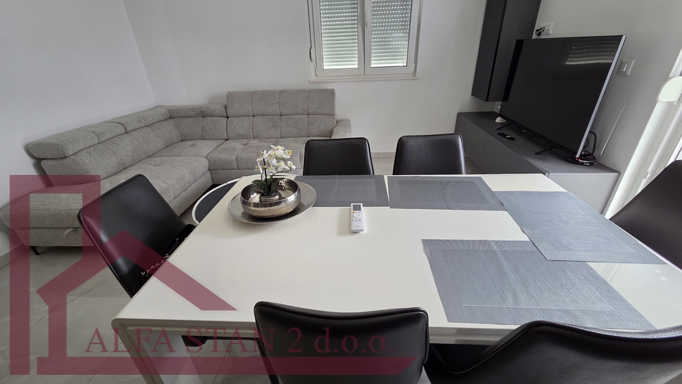 Podstrana&comma; Stro&zcaron;anac&comma; jednosobni stan za dugoro&ccaron;ni najam