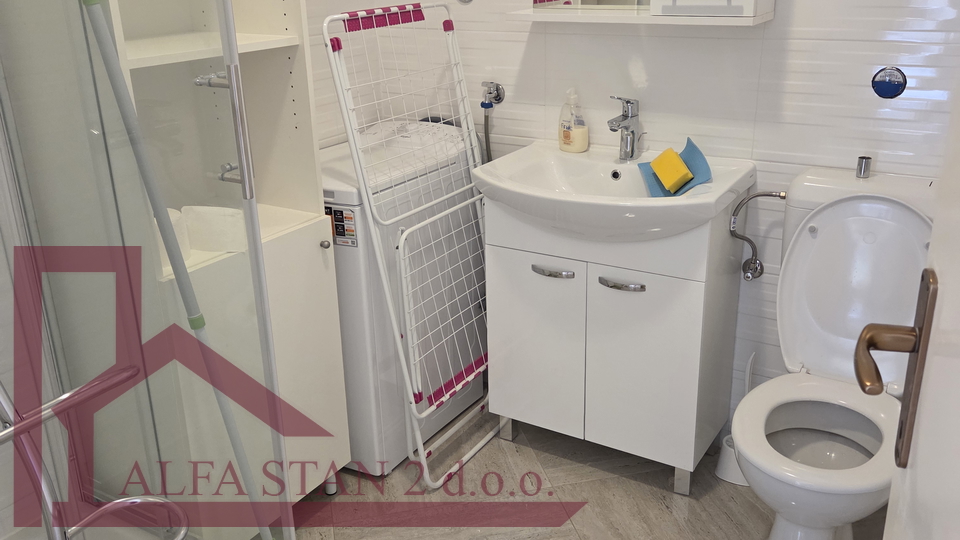 LANGZEITMIETE &ndash; 2-ZIMMER-WOHNUNG&comma; PODSTRANA &ndash; STROZANAC