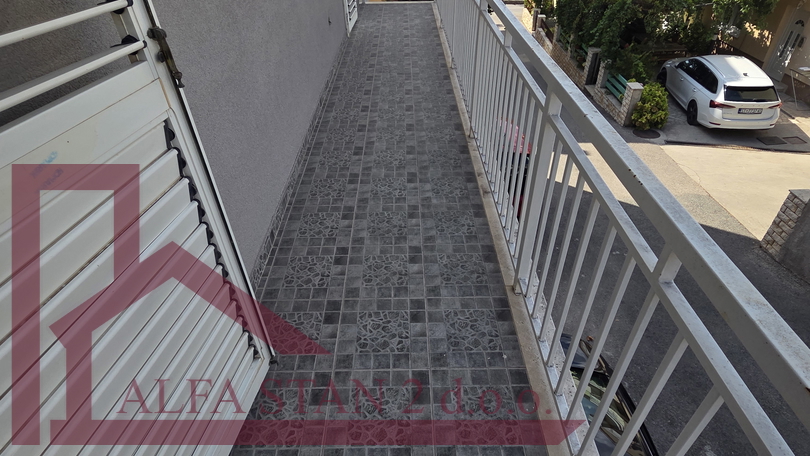 DUGORO&Ccaron;NI NAJAM &ndash; DVOSOBAN STAN&comma; PODSTRANA &ndash; STRO&Zcaron;ANAC