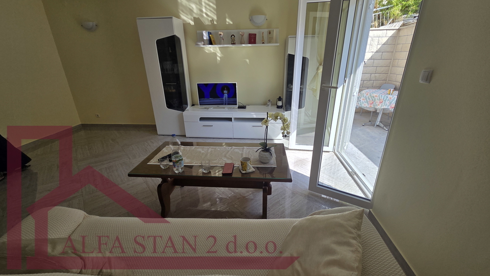LANGZEITMIETE &ndash; 2-ZIMMER-WOHNUNG&comma; PODSTRANA &ndash; STROZANAC