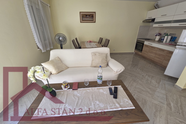 DUGOROČNI NAJAM – DVOSOBAN STAN, PODSTRANA – STROŽANAC