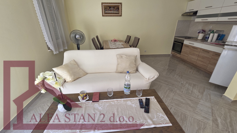 LANGZEITMIETE &ndash; 2-ZIMMER-WOHNUNG&comma; PODSTRANA &ndash; STROZANAC