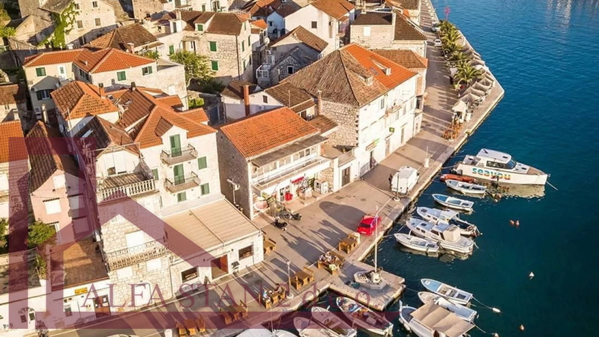 Milna Brač terreno edificabile - 1630 m2