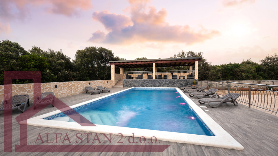 Villa Marina – Vinišće (Ljubljeva) – 549 m², 6 appartamenti, piscina – 999.000 €