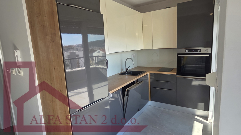 Trogir&comma; prvo useljenje&comma; dugoro&ccaron;ni najam dvosobnog stana