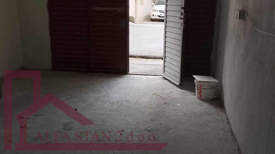 Trogir&comma; Plano&comma; Poslovni prostor za skladi&scaron;te