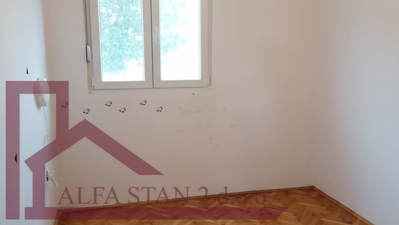 Solin&comma; ku&cacute;a sa dva  stana po 80 m2