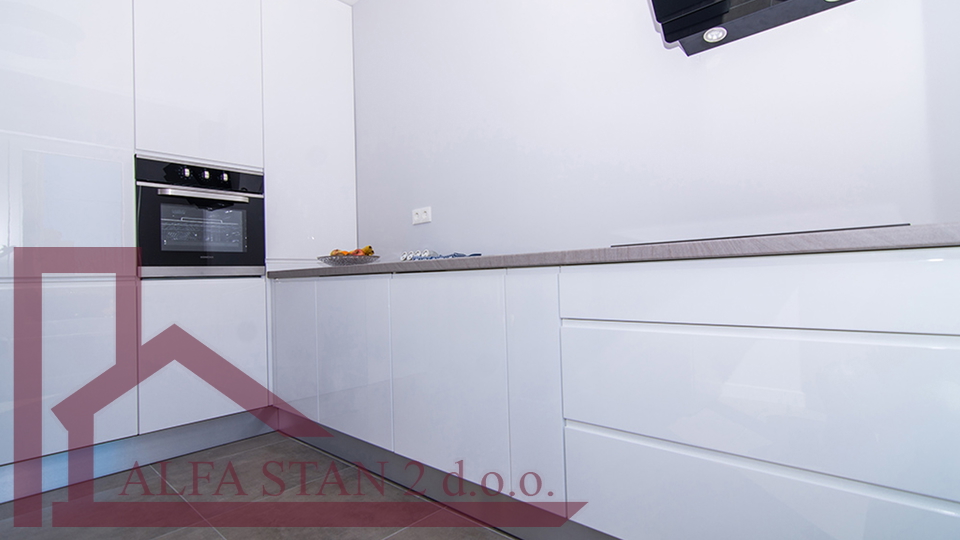 Ville di nuova costruzione a Kaštel Kambelovac - 300 m dal mare