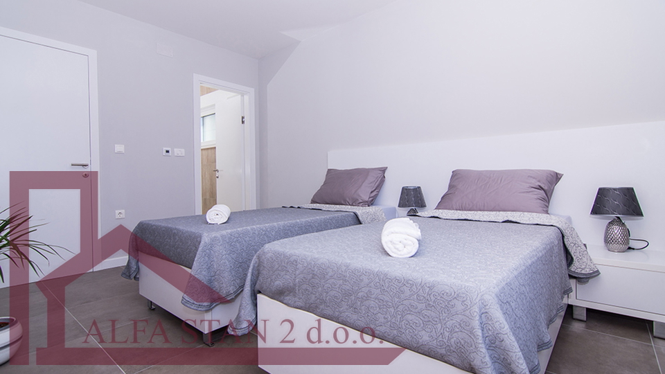 Ville di nuova costruzione a Kaštel Kambelovac - 300 m dal mare