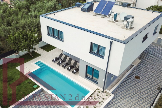 Ville di nuova costruzione a Kaštel Kambelovac - 300 m dal mare