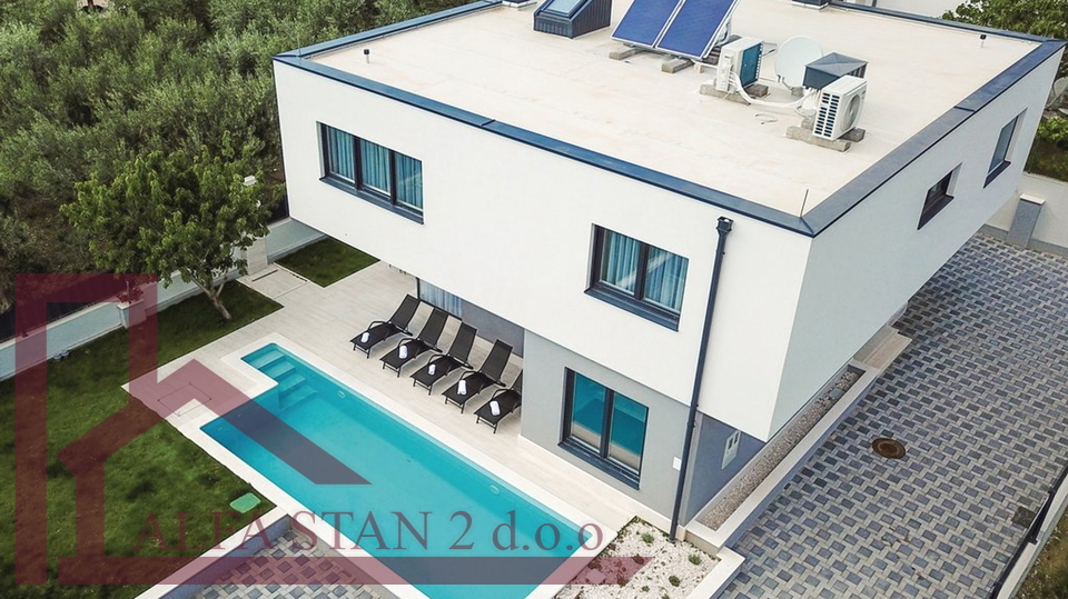 Ville di nuova costruzione a Kaštel Kambelovac - 300 m dal mare