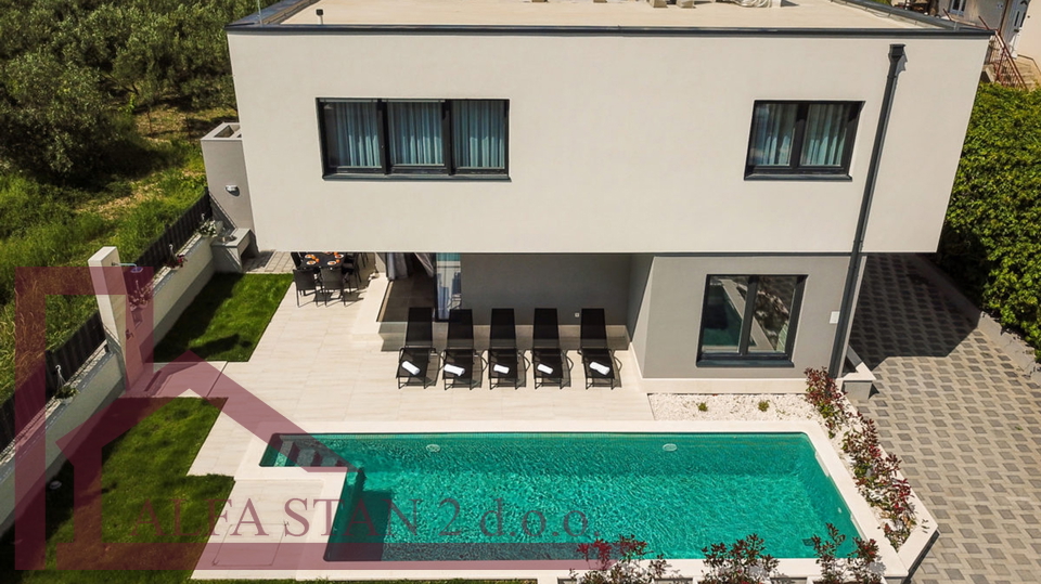 Ville di nuova costruzione a Kaštel Kambelovac - 300 m dal mare