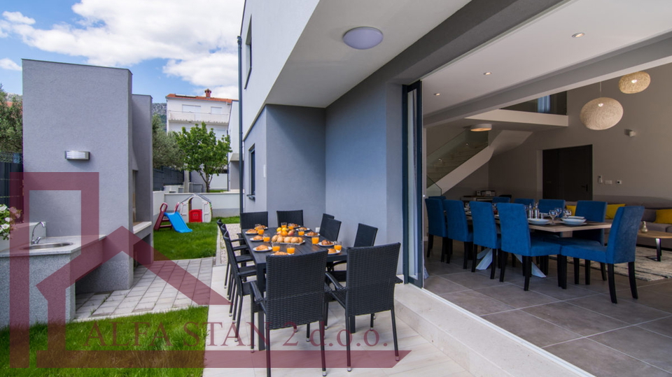 Ville di nuova costruzione a Kaštel Kambelovac - 300 m dal mare