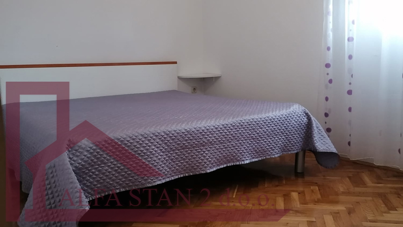 Solin&comma; ku&cacute;a sa dva  stana po 80 m2