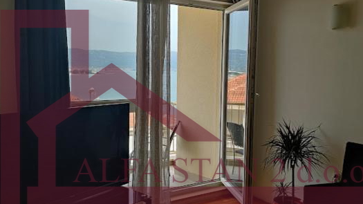 APARTMENT FOR SALE &ndash; MI&Scaron;EVAC NEAR TROGIR &vert; SEA VIEW &vert; 250 m FROM THE BEACH