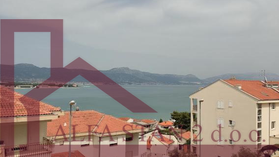 APARTMENT FOR SALE &ndash; MI&Scaron;EVAC NEAR TROGIR &vert; SEA VIEW &vert; 250 m FROM THE BEACH