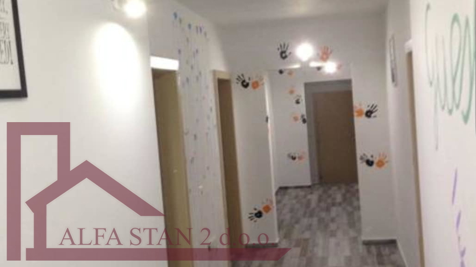 Trogir, trosoban stan sa bazenom za najam do ljeta
