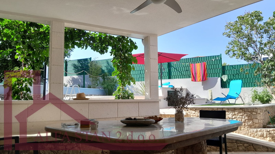 House&comma; 162 m2&comma; For Sale&comma; Okrug - Okrug Gornji