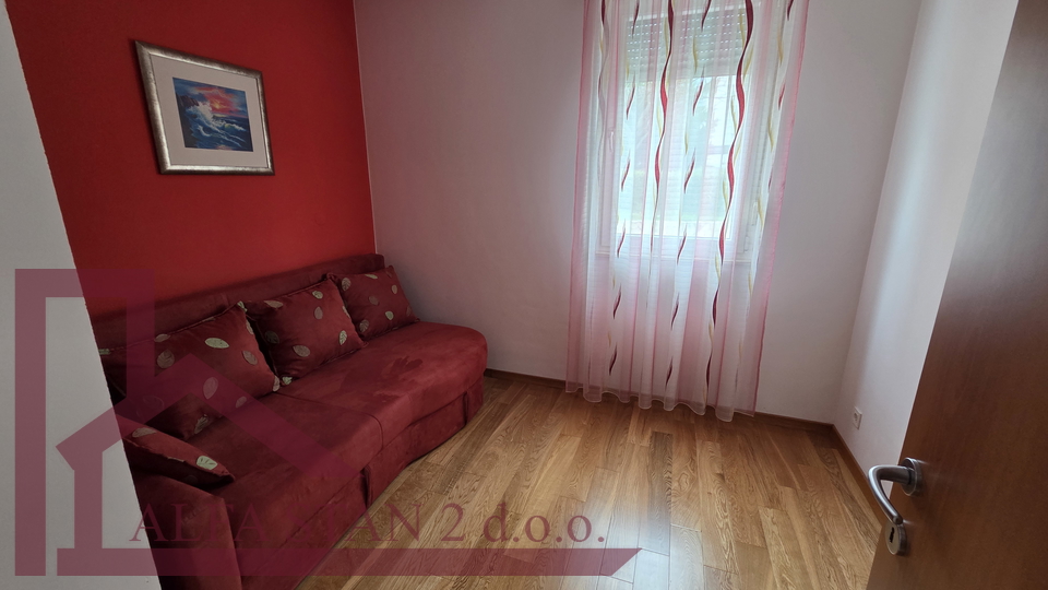 Dvosoban stan za najam &ndash; Podstrana&comma; Stro&zcaron;anac &lpar;100 m od pla&zcaron;e&rpar;