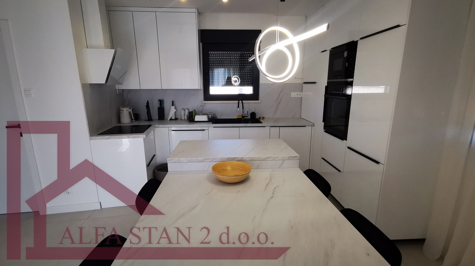 Wohnung&comma; 143 m2&comma; Verkauf&comma; Podstrana - Stro&zcaron;anac