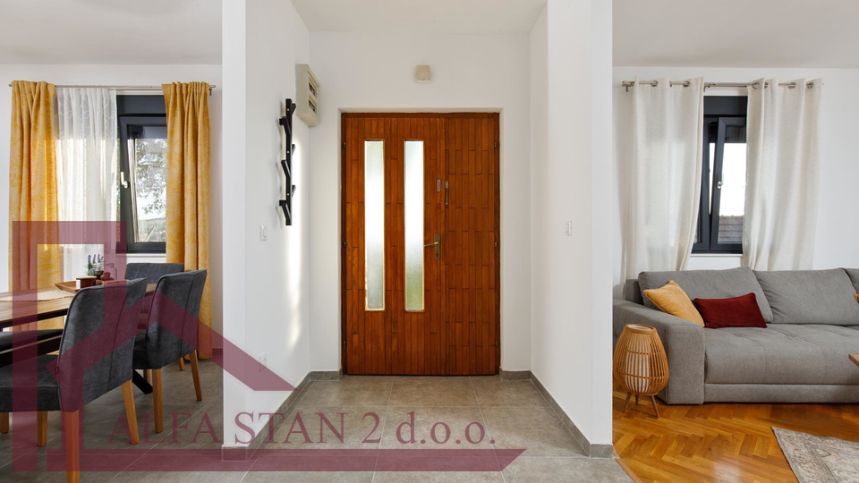 House, 100 m2, For Rent, Drniš