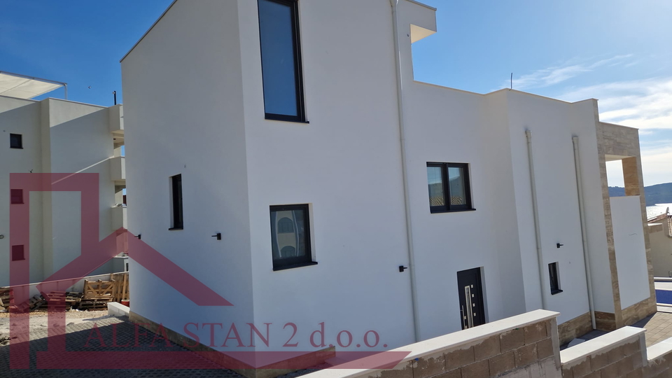 House, 292 m2, For Sale, Okrug - Okrug Gornji