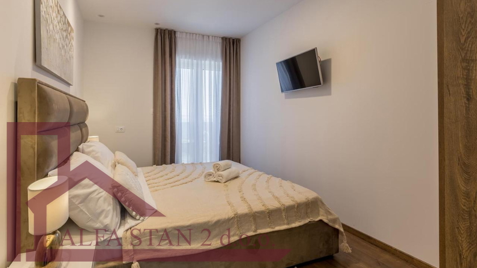 Zu verkaufen&colon; Luxuri&ouml;se Villa mit Pool und Meerblick &ndash; Podstrana&comma; Split