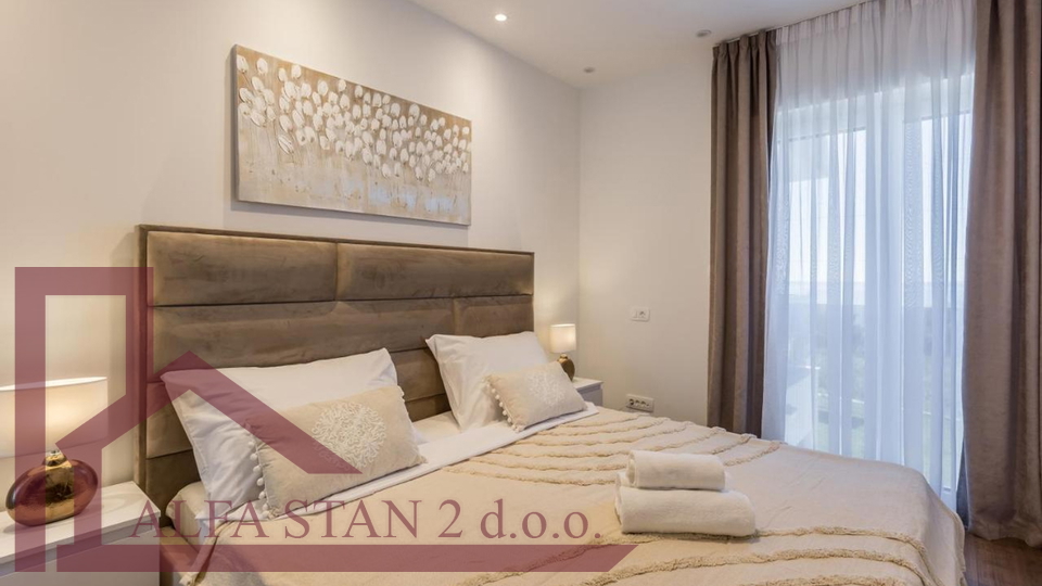 Zu verkaufen&colon; Luxuri&ouml;se Villa mit Pool und Meerblick &ndash; Podstrana&comma; Split