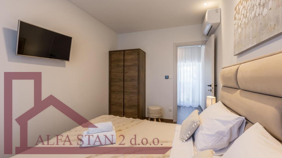 Zu verkaufen&colon; Luxuri&ouml;se Villa mit Pool und Meerblick &ndash; Podstrana&comma; Split