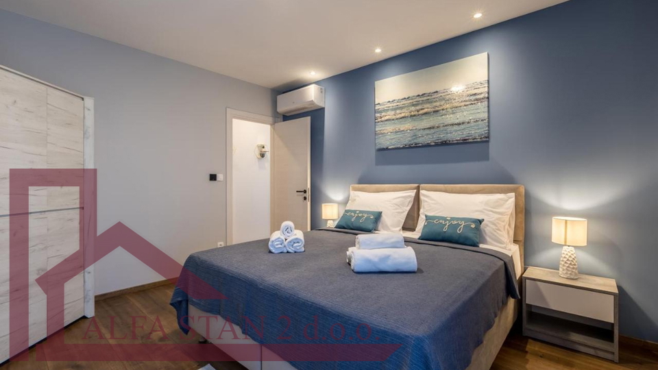 Zu verkaufen&colon; Luxuri&ouml;se Villa mit Pool und Meerblick &ndash; Podstrana&comma; Split