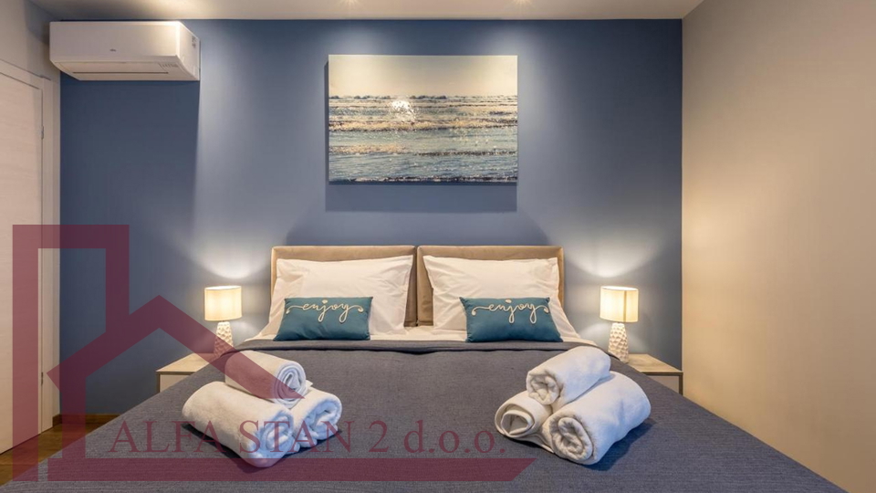 Zu verkaufen&colon; Luxuri&ouml;se Villa mit Pool und Meerblick &ndash; Podstrana&comma; Split