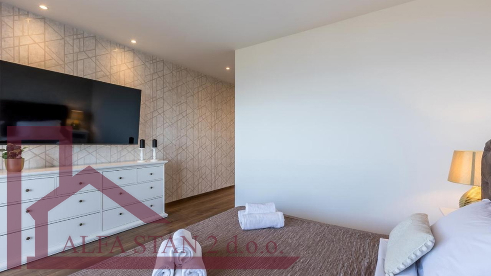 In vendita villa di lusso con piscina e vista mare &ndash; Podstrana&comma; Spalato