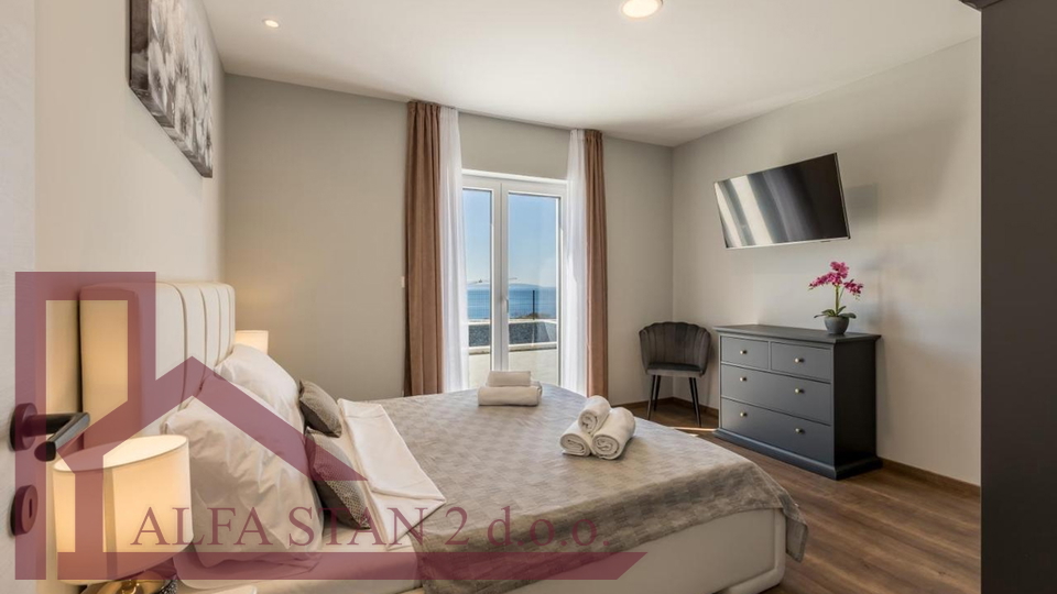 In vendita villa di lusso con piscina e vista mare &ndash; Podstrana&comma; Spalato