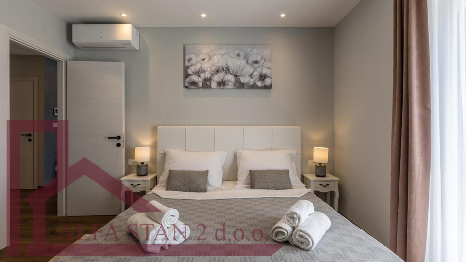 In vendita villa di lusso con piscina e vista mare &ndash; Podstrana&comma; Spalato