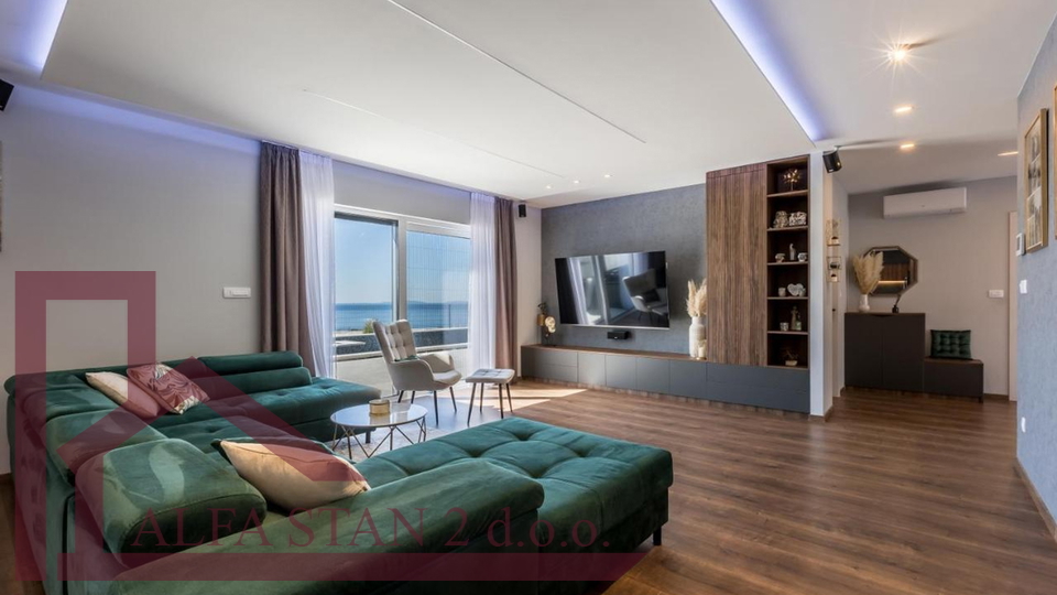 Zu verkaufen&colon; Luxuri&ouml;se Villa mit Pool und Meerblick &ndash; Podstrana&comma; Split